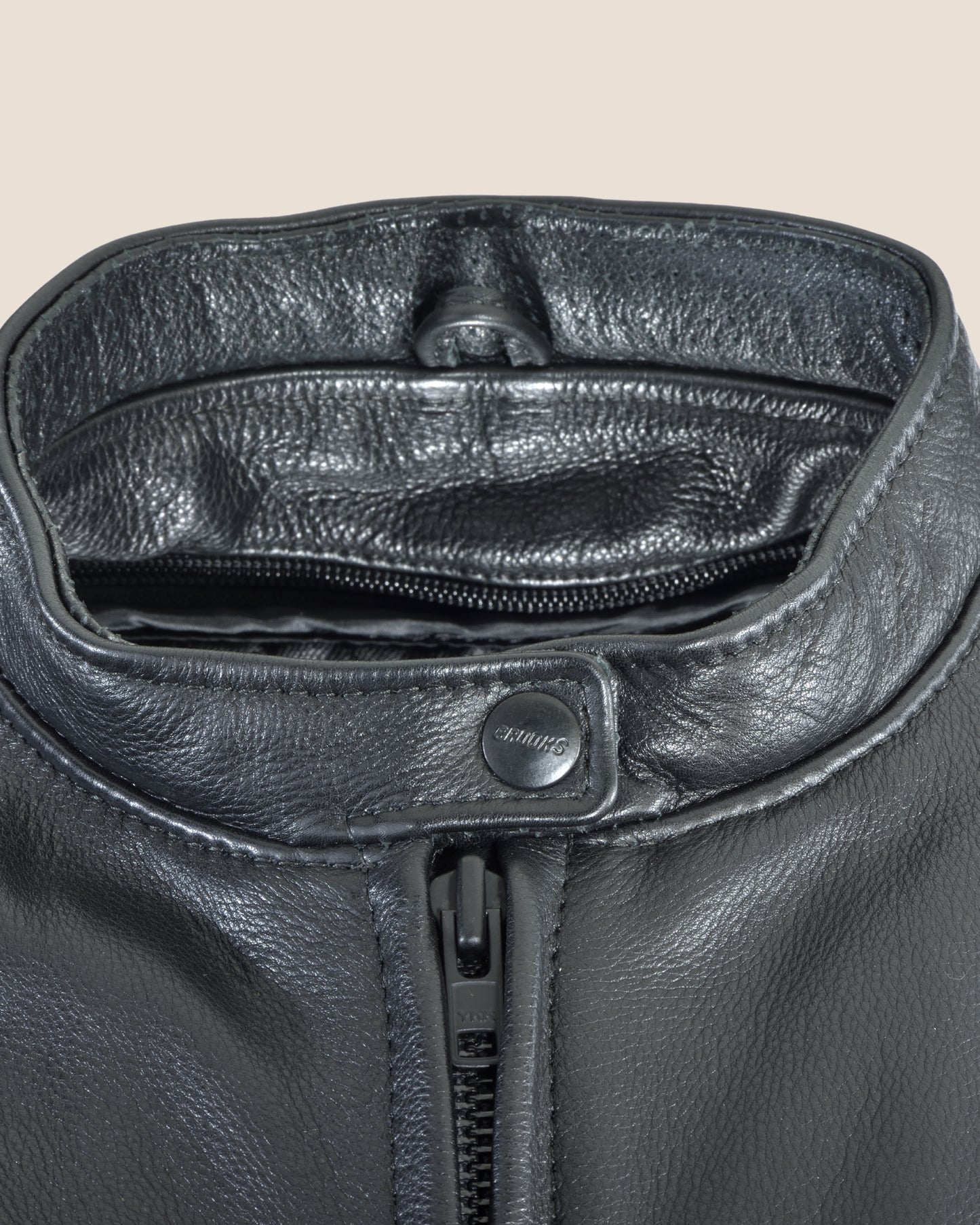 544W women’s jacket neck collar view